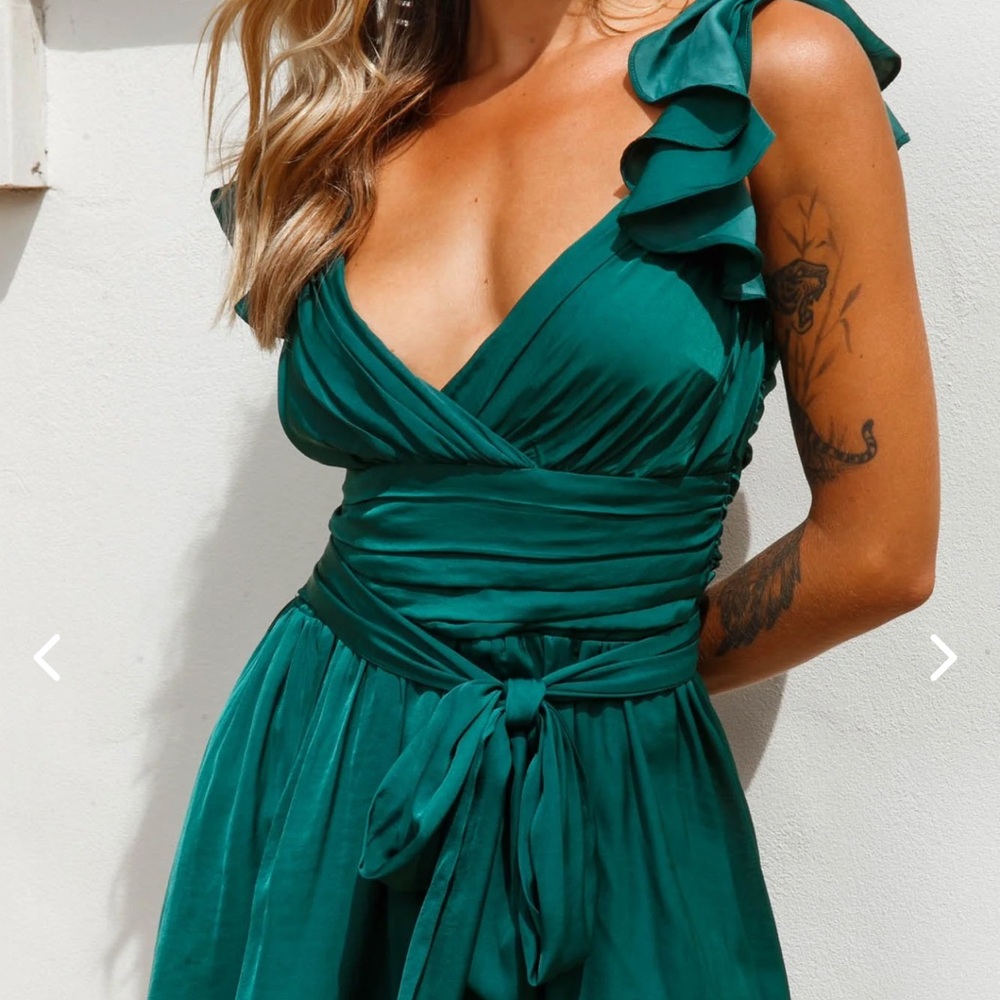 Lola Ruffle Shoulder Ruched Dress Small - Picture 2 of 14